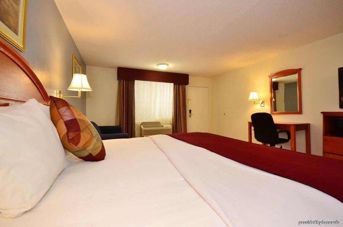 Best Western Palestine Inn Номер фото