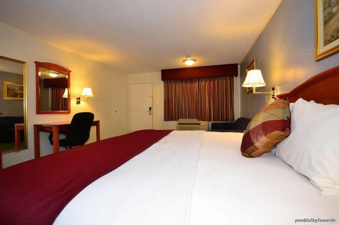 Best Western Palestine Inn Номер фото