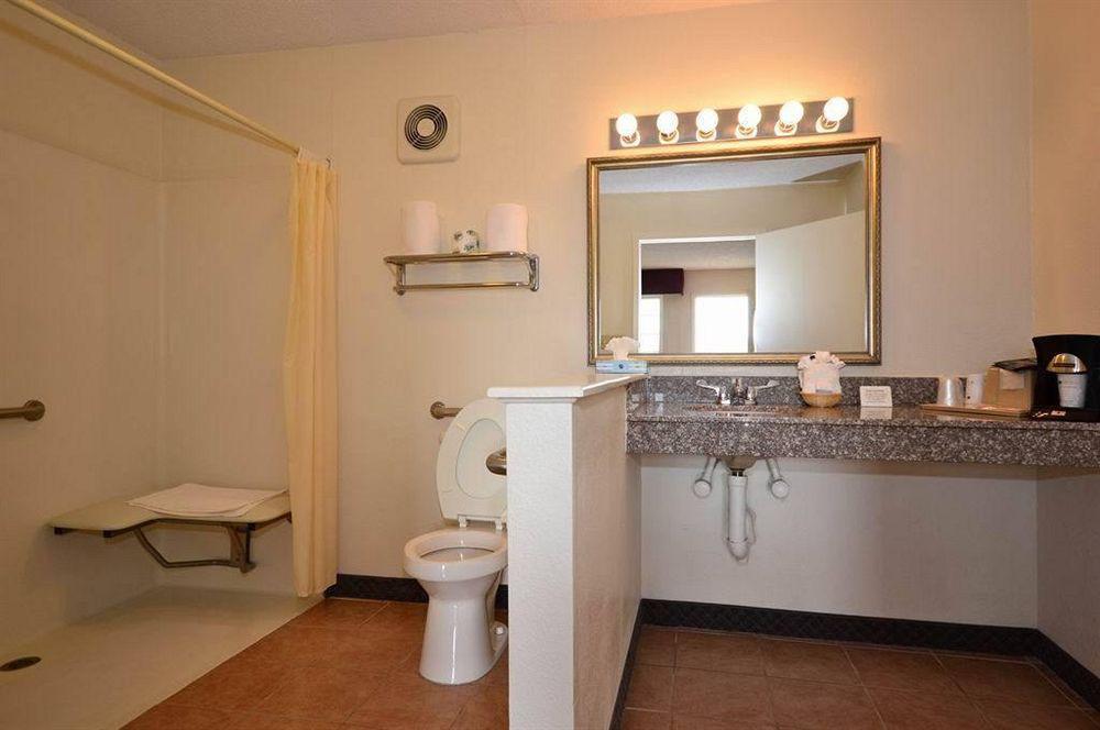 Best Western Palestine Inn Номер фото